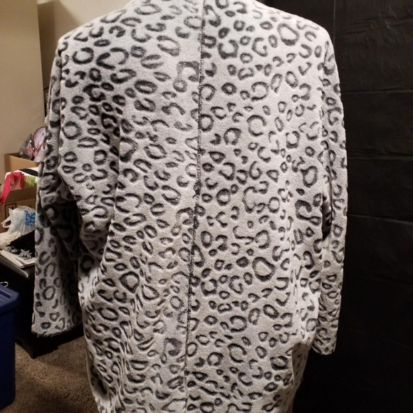 Gray leopard Print  Jacket - Picture 3 of 5